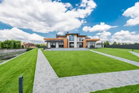 Jak usunąć cement z kostki brukowej